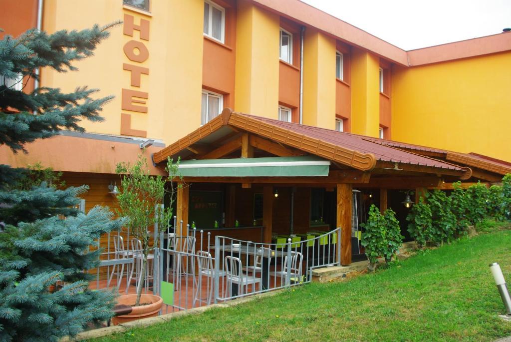 Hotel Burnichon Tarare Bagian luar foto